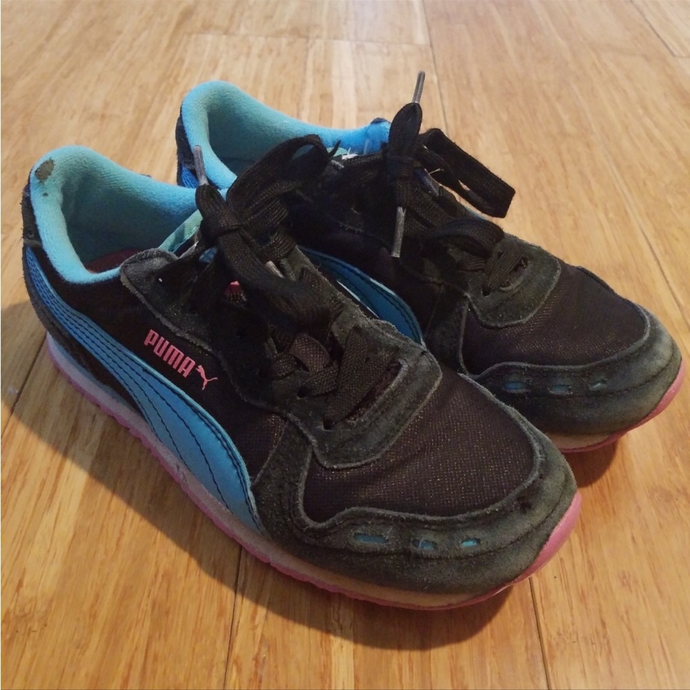Girls PUMA Sneakers